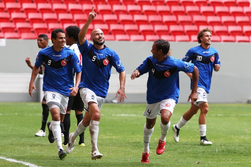 Glauber comemora gol marcado no início do segundo tempo - Foto: Marcos Dutra/Agência EB