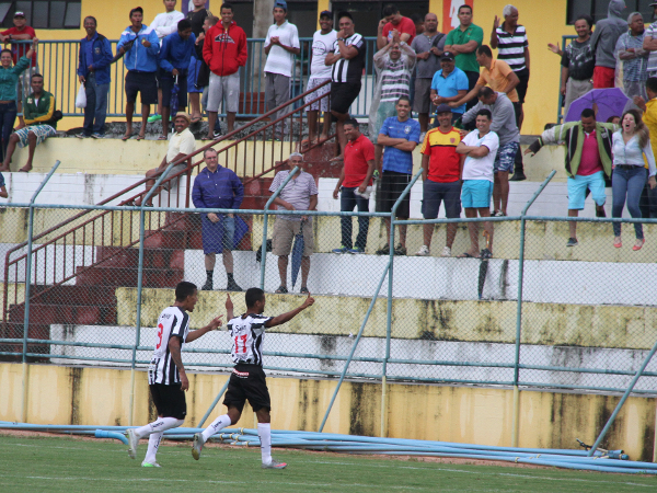 Veterano Maninho comemora primeiro gol com a camisa do Ceilândia em 2016 - Foto: ceilandiaec.com.br