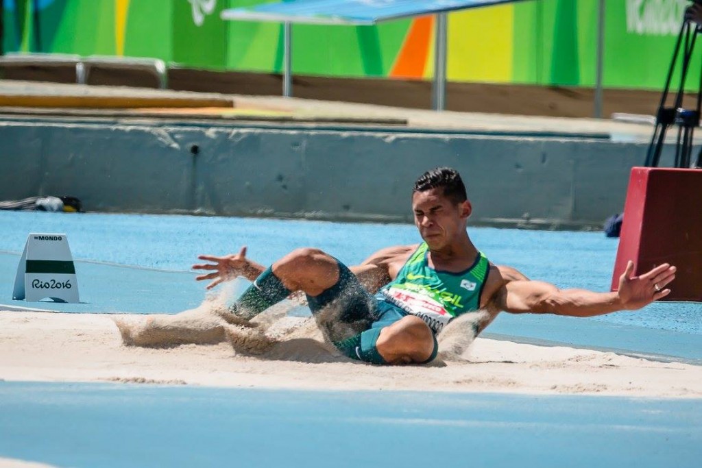 Mateus Evangelista pulou 6,52m para conquistar a medalha de prata - Foto: Carlos Teixeira/Agência EB