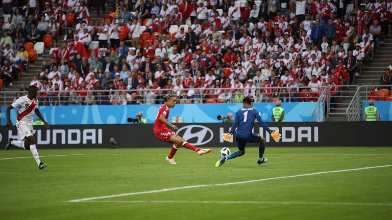 Yurary recebe bola na grande área e abre o placar para a Dinamarca no início do segundo tempo - Foto: Getty Images/FIFA