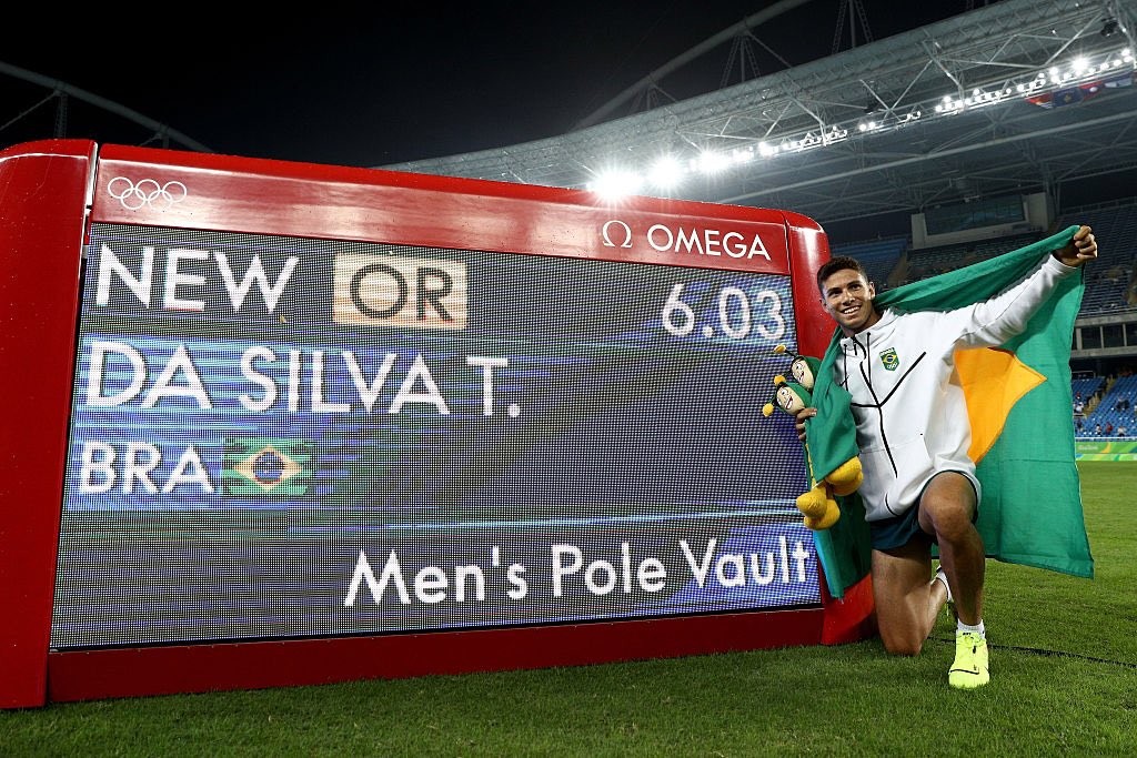 Thiago Braz estabeleceu o novo recorde olímpico: 6,03m - Foto: Twitter/Brasil2016