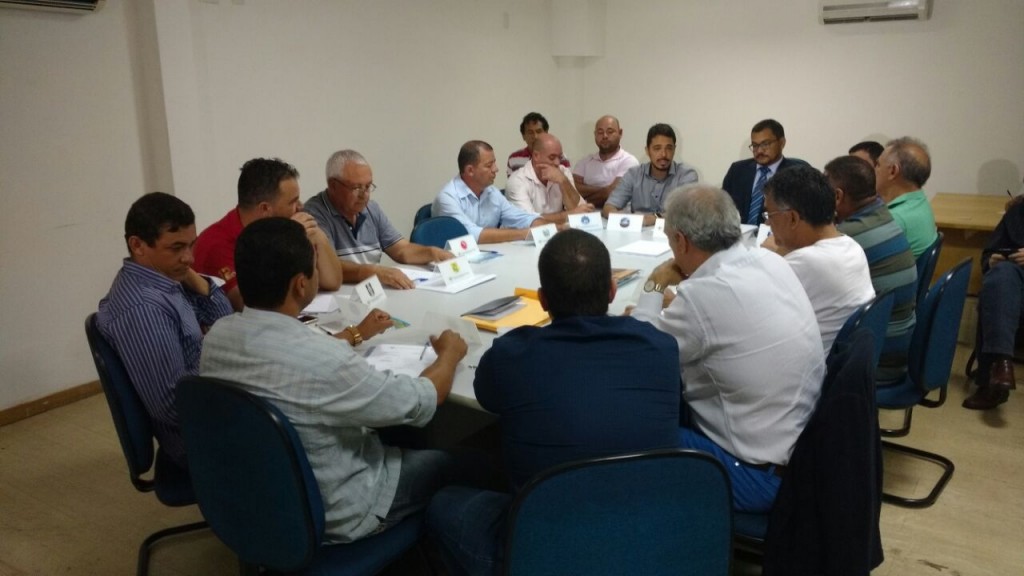 Representantes das 12 equipes e da Federação de Futebol do Distrito Federal se encontraram nesta sexta para definir diretrizes do Candangão 2017 - Foto: Ascom/FFDF
