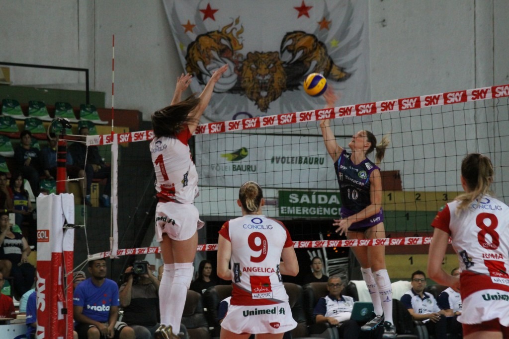 Time candango caiu diante das paulistas, fora de casa - Foto: Neide Carlos/Vôlei Bauru