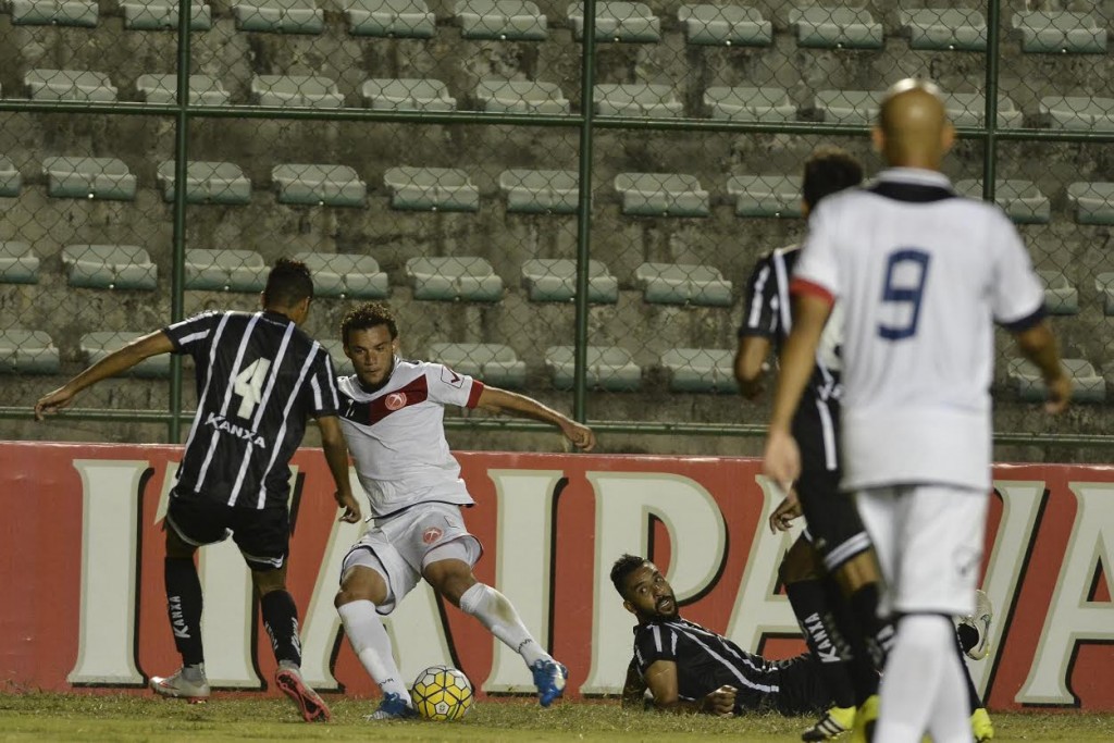 Brasília tenta furar a retranca do Bragantino, mas perde por 2x0 e é eliminado da Copa do Brasil - Foto: Ricardo Botelho/Brasília FC