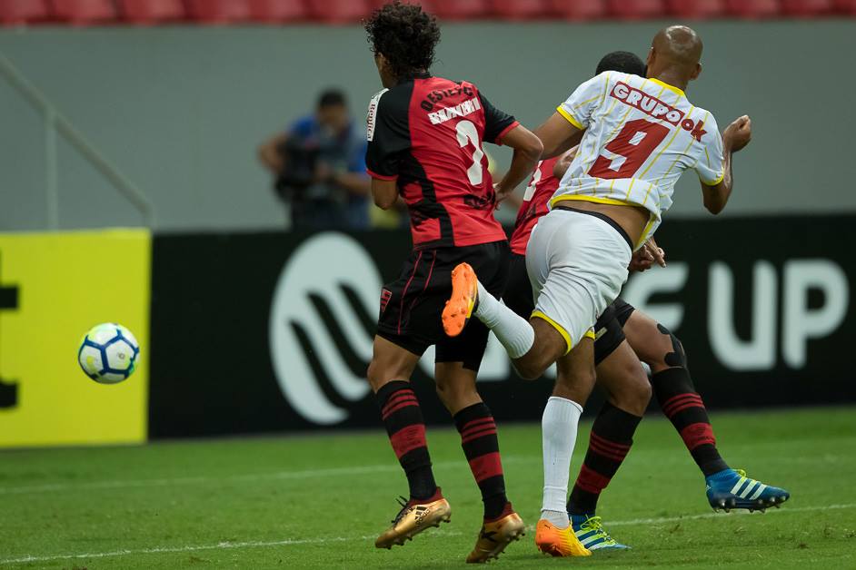 Nunes testa firme e abre o placar no Mané Garrincha - Foto: Carlos Teixeira/Agência EB