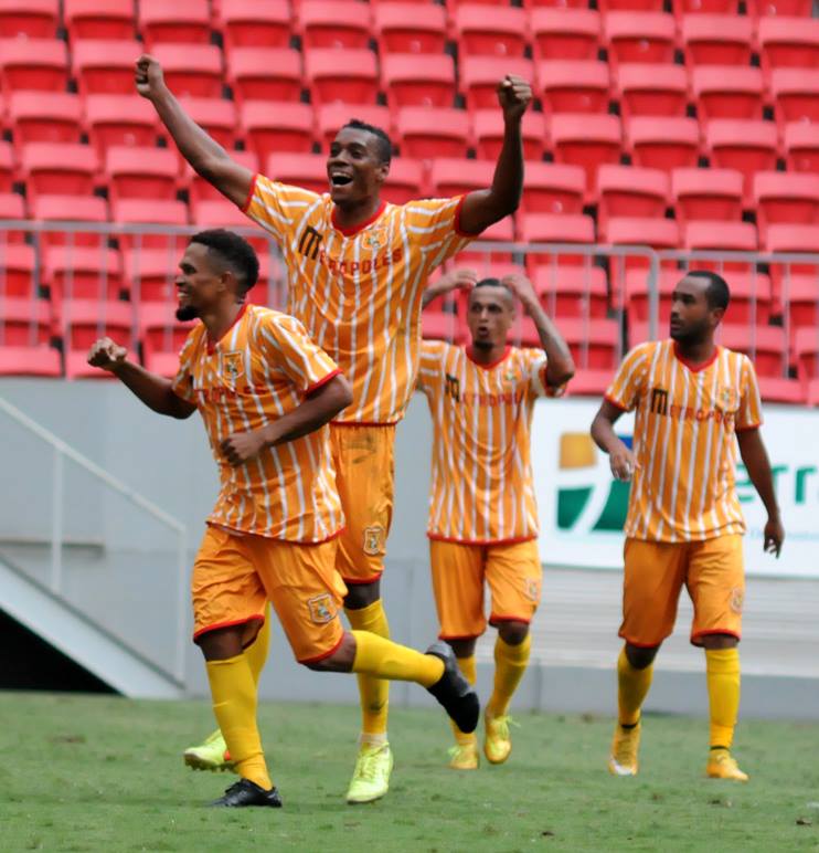 Jogadores do Brasiliense comemoram gol marcado por Márcio Diogo e a classificação para a próxima fase do Candangão 2017 - Foto: Nonato Borges/Galera Candanga