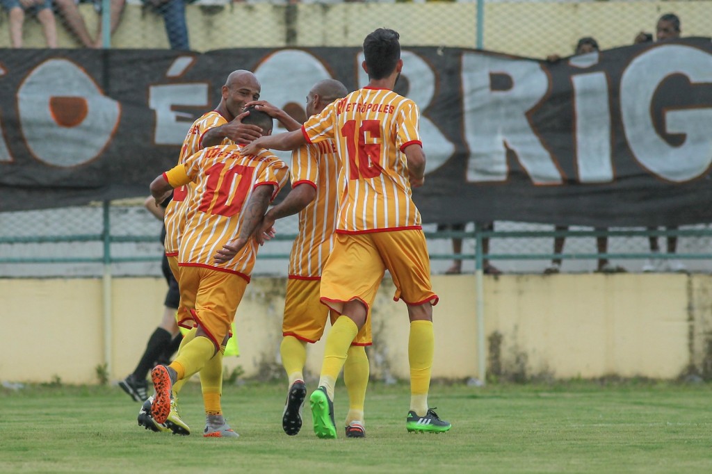 Jacaré bate o Real por 2x0 e assume liderança do Candangão 2017, ao lado do Gama - Foto: Tiago Vieira/Brasiliense FC