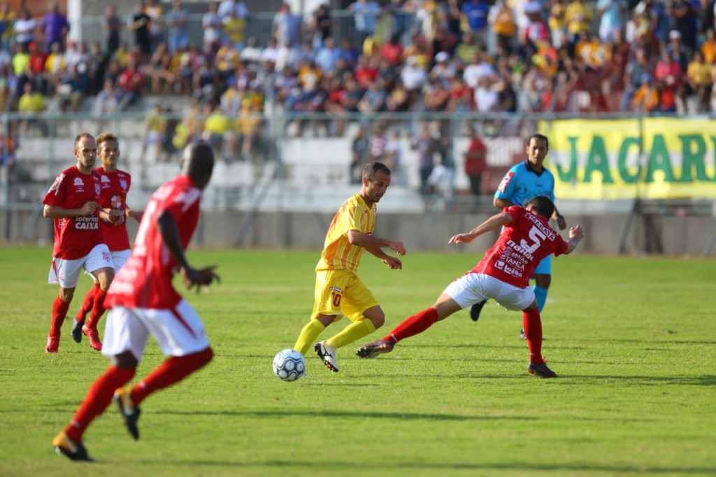 Primeiro tempo terminou com vitória do Sergipe, dominando totalmente o Brasiliense - Foto: Daniel Ferreira/Metropoles