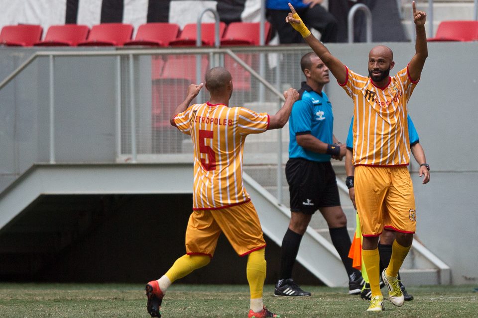 Nunes foi um dos destaques do jogo. Marcou duas vezes e ainda foi expulso na reta final do segundo tempo - Foto: Carlos Teixeira/Agência EB