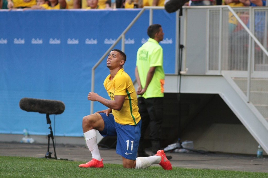 Gabriel Jesus tentou por diversas vezes, mas não conseguiu concluir a gol - Foto: Felipe Costa/Agência Esportes Brasília