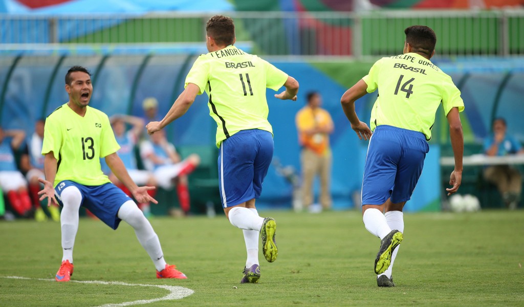 Maycon (E) marcou um dos gols da seleção brasileira na vitória sobre a Grã-Bretanha - Foto: Cleber Mendes/MPix