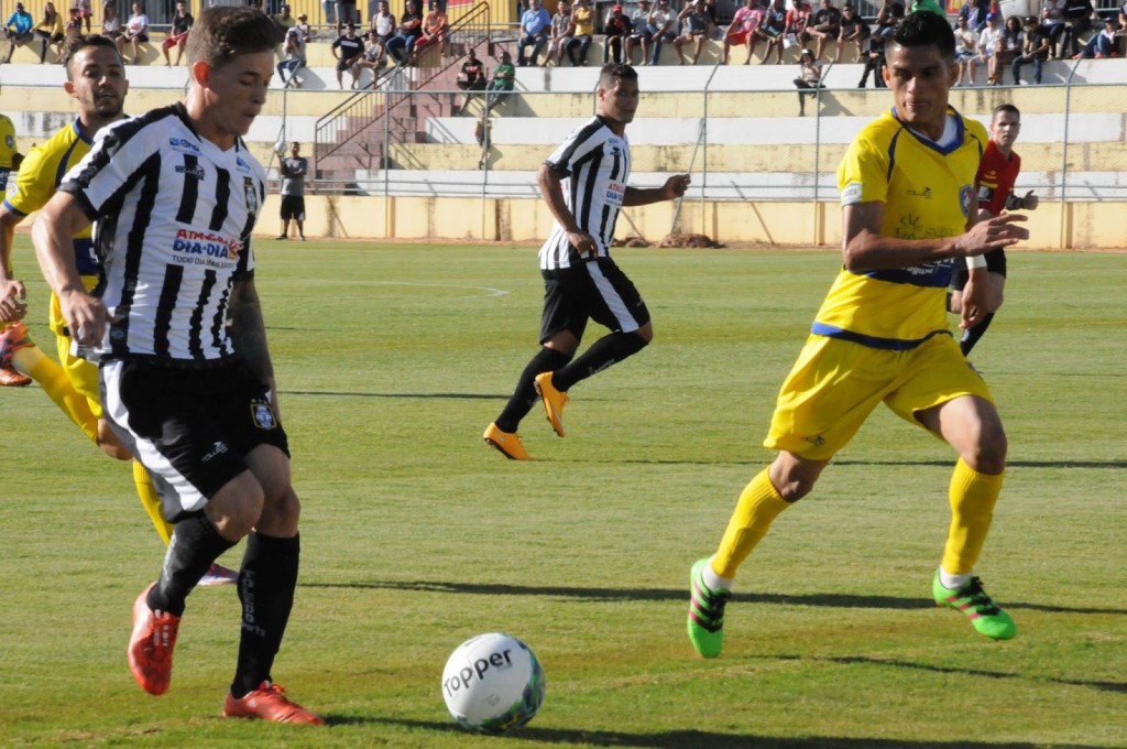 Gabriel foi um dos destaques da partida, atuando pela direita - Foto: Pedro Paulo/Central Brasil