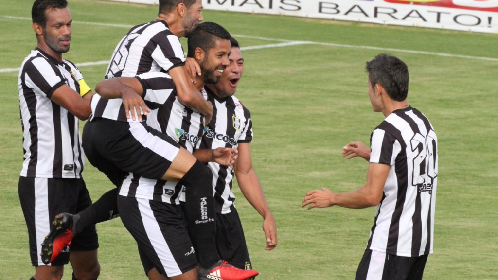 Wallinson marca o gol único da partida, confirmando a classificação do Ceilândia para as semifinais do Candangão - Foto: ceilandiaec.com.br