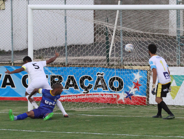 Didão marca de cabeça e amplia o placar para o Ceilândia com menos de 15 minutos de jogo - Foto: ceilandiaec.com.br