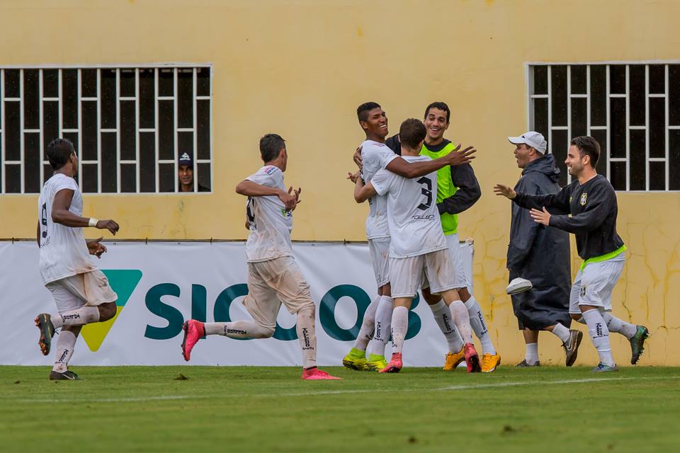 Jogadores comemoram gol no segundo tempo de jogo. Próximo adversário da Copa Verde é o Luverdense/MT - Foto: Carlos Teixeira/Agência EB