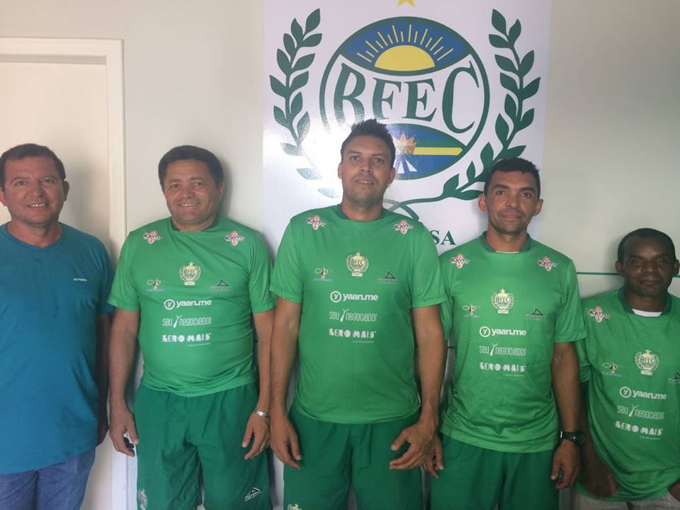 Comissão técnica do Formosa Esporte foi apresentada nesta segunda-feira, junto com cinco reforços para o Candangão 2016 - Foto: Divulgação
