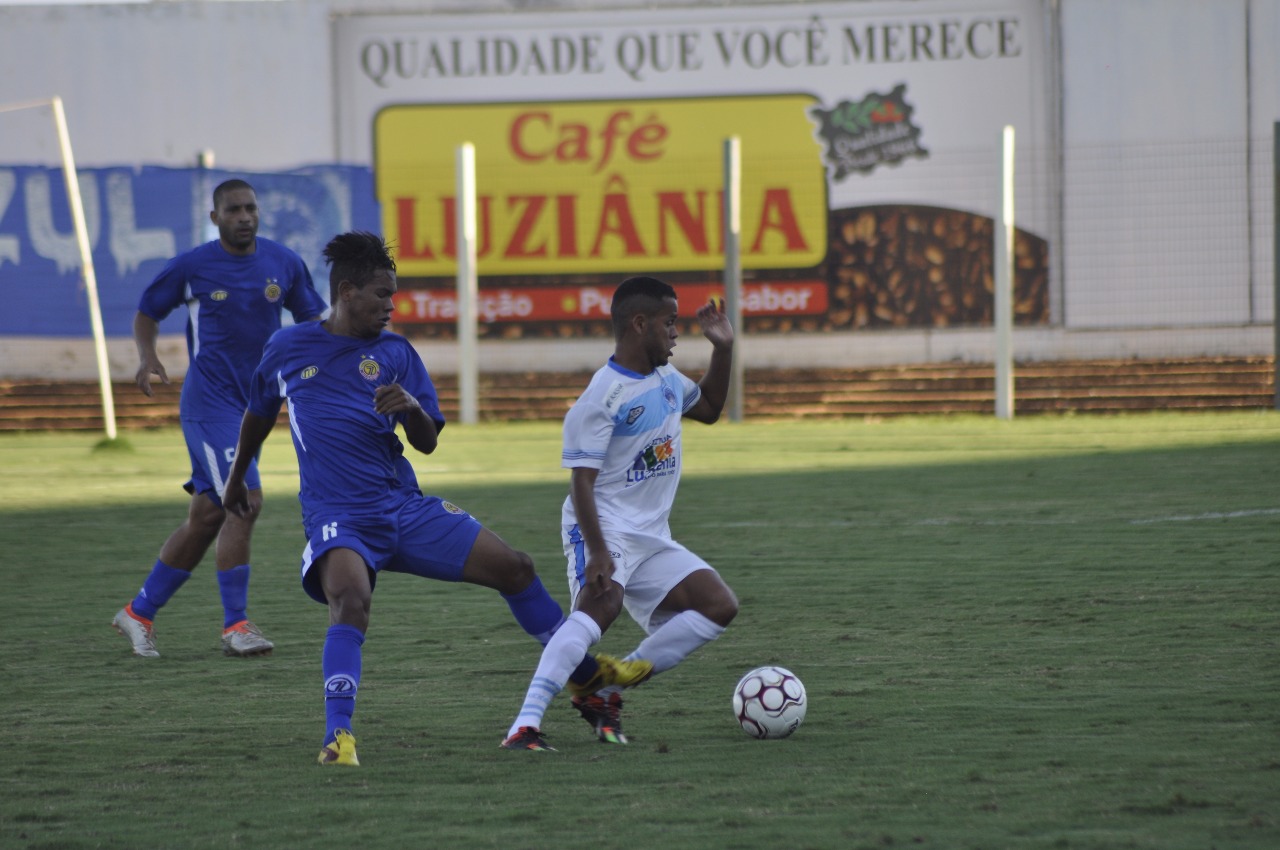O Luziânia fechou o primeiro tempo na frente, jogando bem melhor em campo - Foto: Rafaela Gonçalves/ExtraB