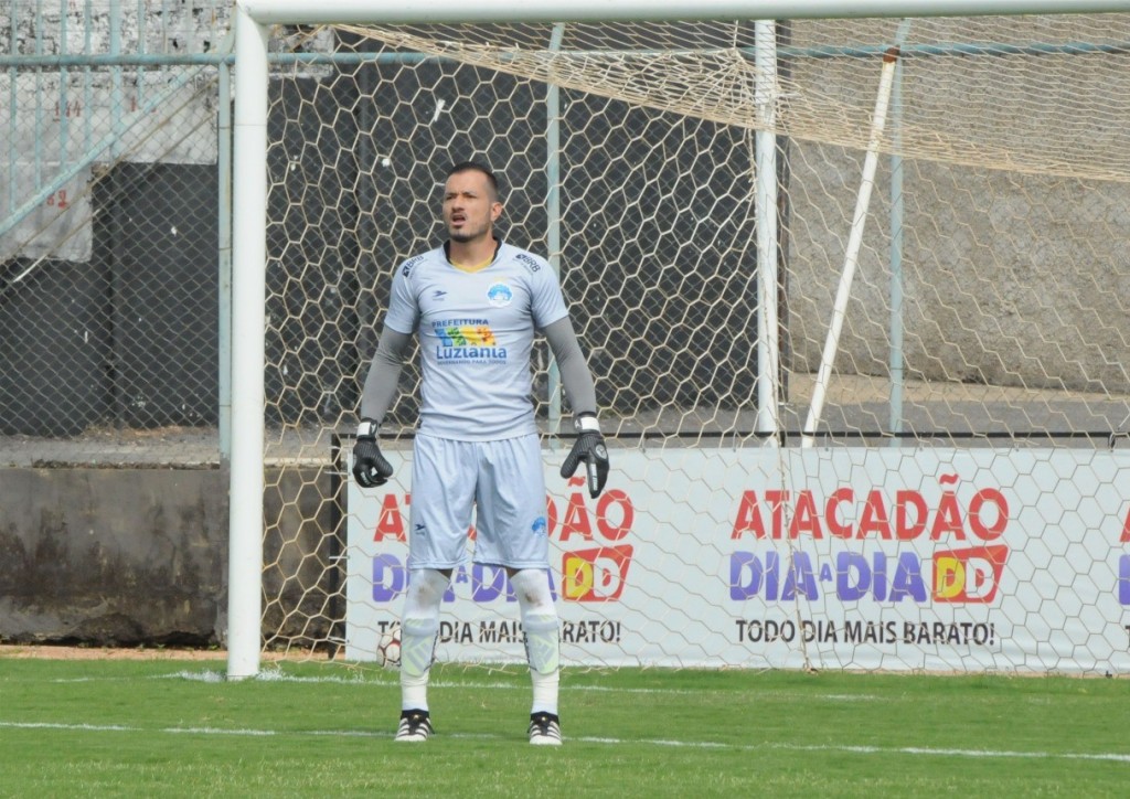Márcio Fernandes, goleiro do Luziânia, foi uma das vítimas da intoxicação alimentar sofrida após a volta de Formosa - Foto: Benilton Sampaio/ExtraB Publicidade