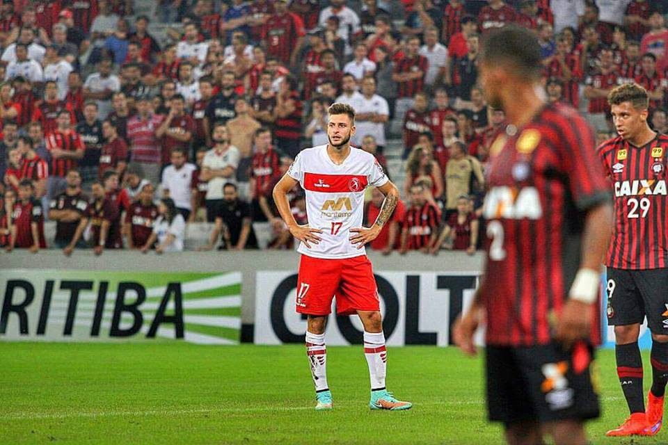 Murilo volta ao DF após uma temporada no Veranópolis. Em 2015, o lateral vestiu a camisa do Brasília na Copa Sul-Americana - Foto: Divulgação