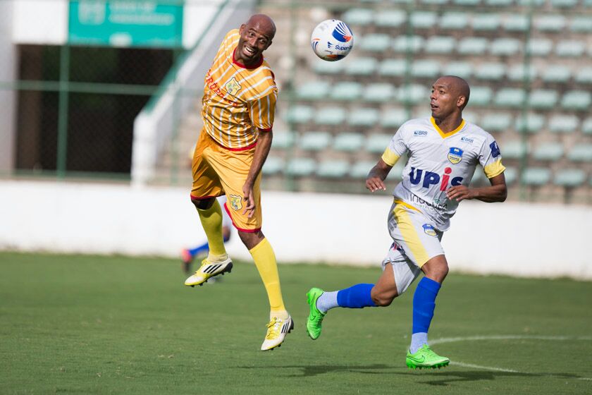 Jacaré sacramentou a vitória apenas no segundo tempo da partida no Bezerrão - Foto: Michael Melo/Metropoles