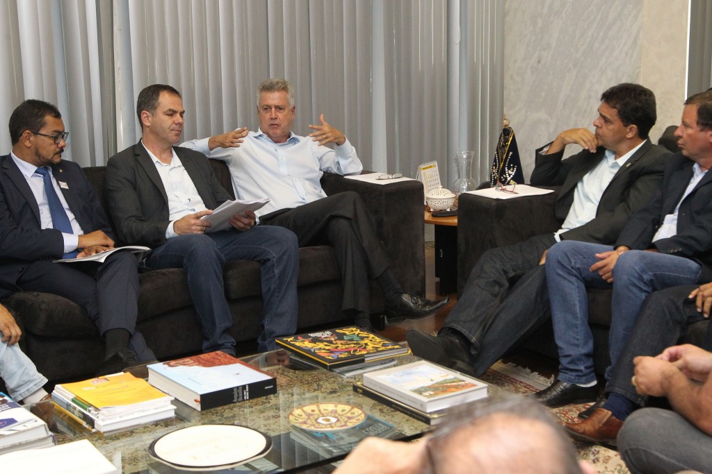 Encontro aconteceu com dirigentes do futebol candango e o governador de Brasília, Rodrigo Rollemberg - Foto: Toninho Tavares/Agência Brasília