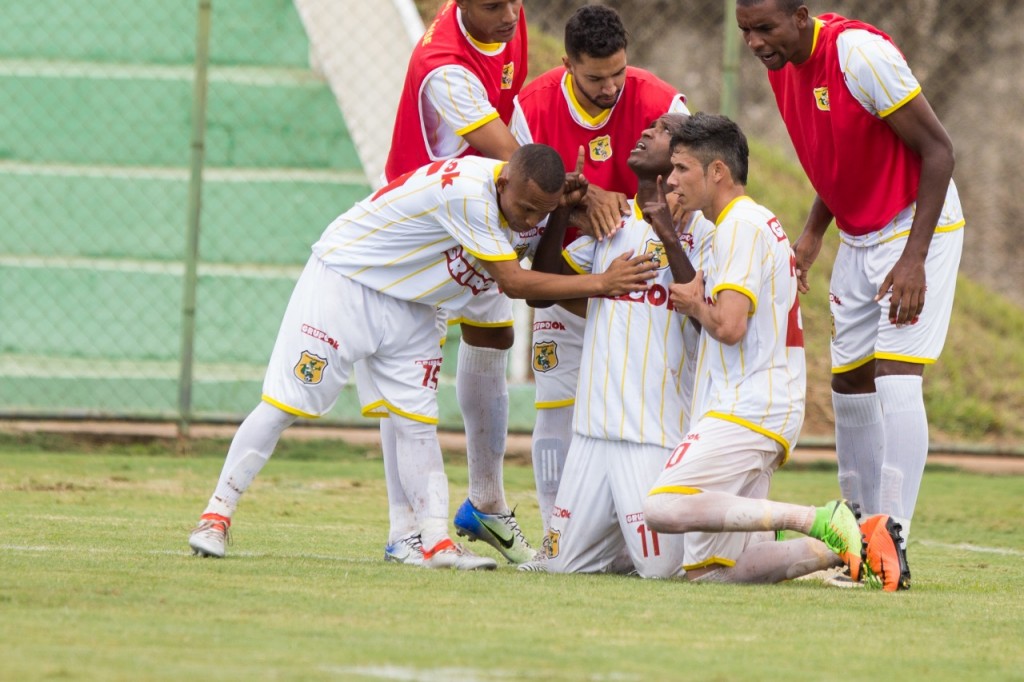 Reinaldo comemora o gol da vitória do Brasiliense frente ao Samambaia, no Rorizão - Foto: Michael Melo/Metropoles.com