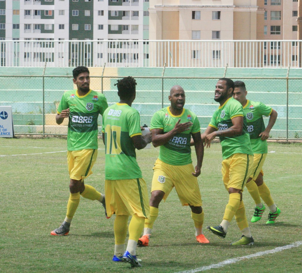 Amoroso abre o placar aos cinco minutos de jogo, em cobrança de pênalti - Foto: Marco Antônio Tchefy