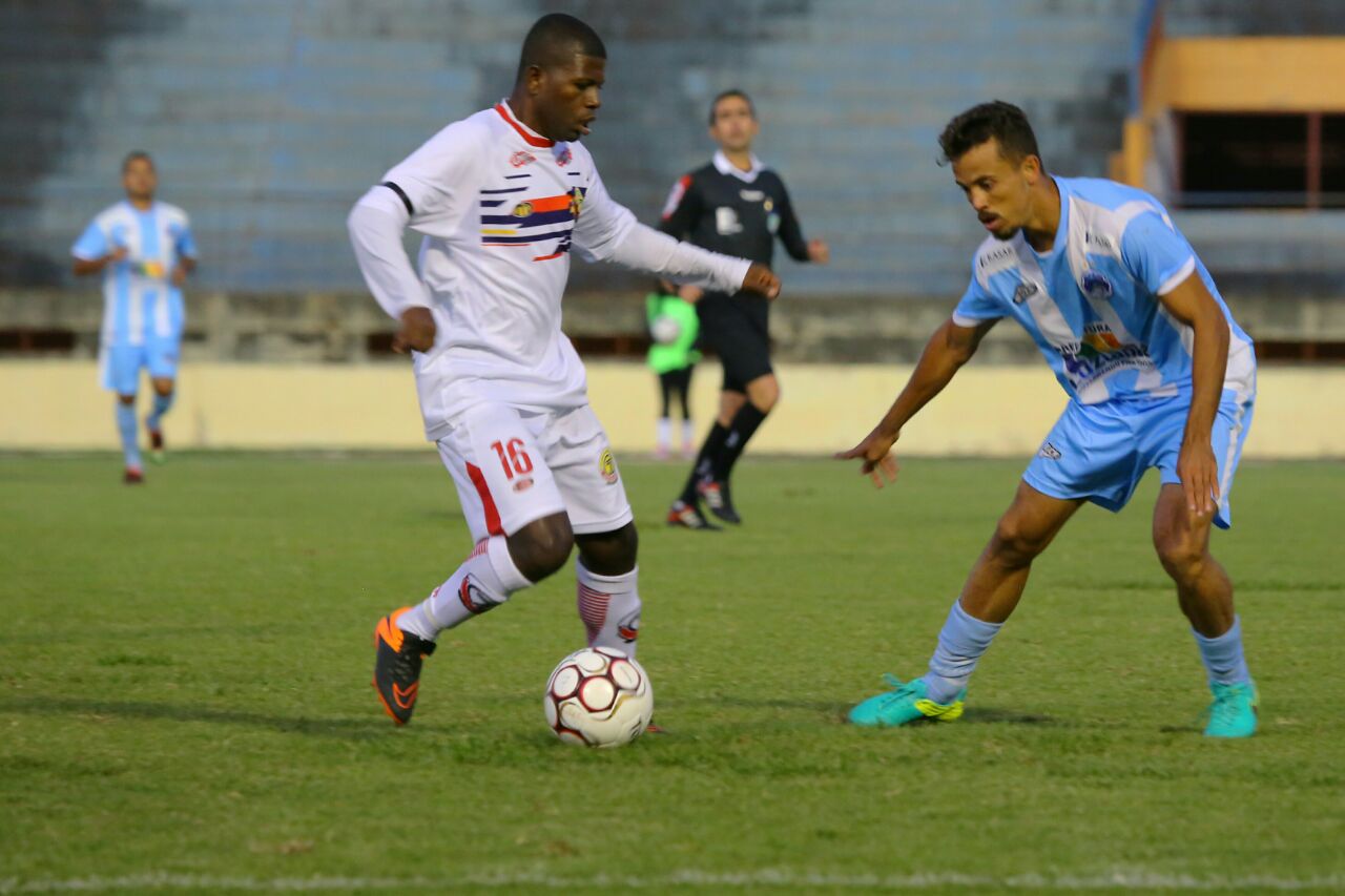 O Sete teve um domínio maior no primeiro tempo, mas não conseguiu furar a meta adversária - Foto: Franz Mendes/Gazeta MS