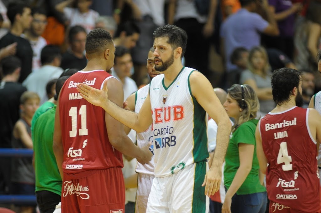 Guilherme Giovannoni foi o cestinha da partida e resumiu a vitória do UniCEUB/Brasília à uma palavra: defesa - Foto: Brito Junior/UniCEUB