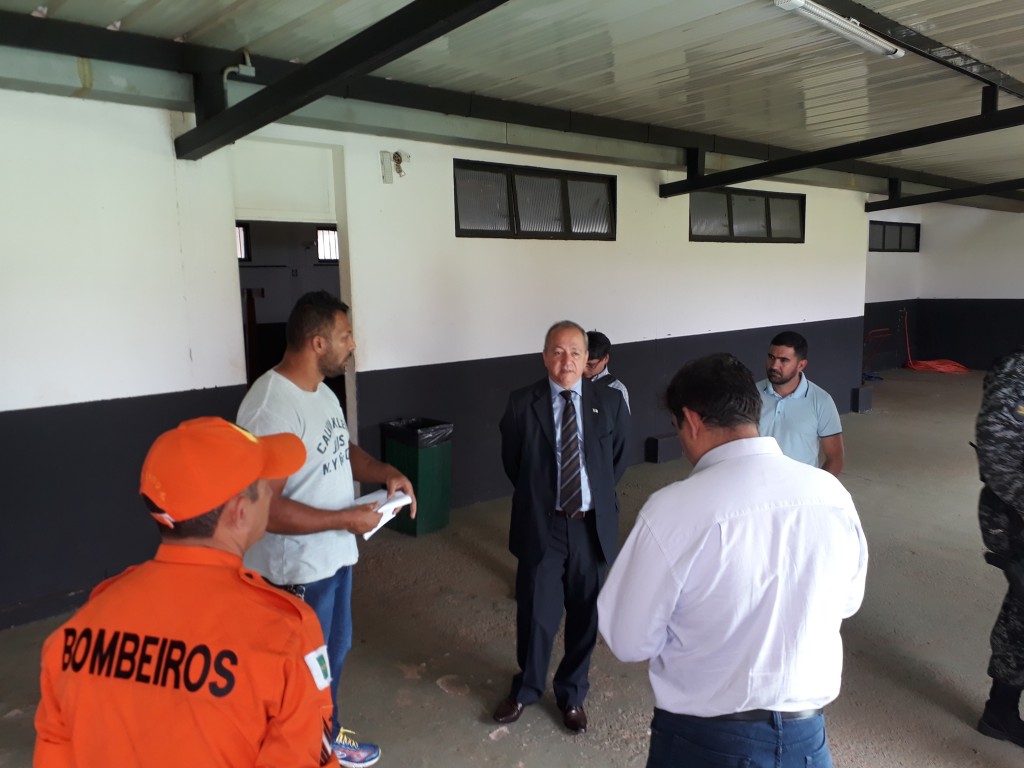 Comitiva de órgãos governamentais esteve no estádio Abadião para vistoria dos palcos para o Candangão 2018 - Foto: Rener Lopes/Agência EB